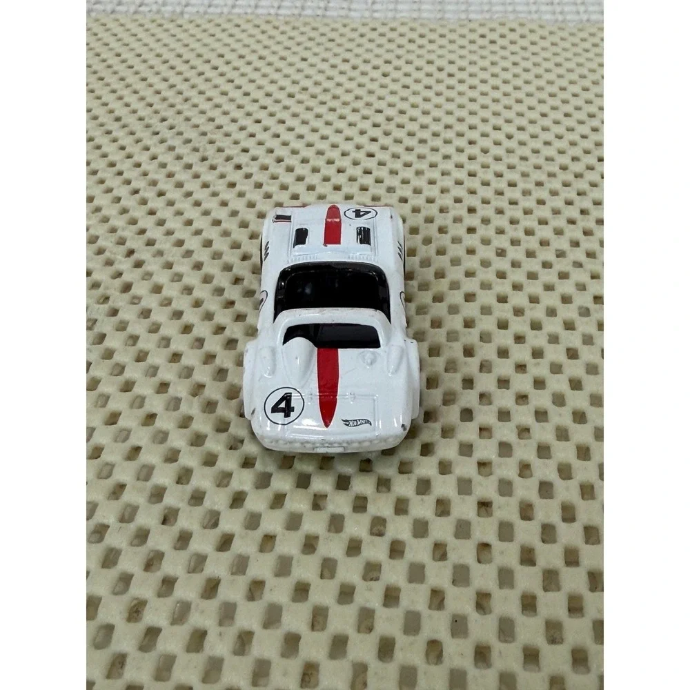 Hot Wheels 1963 Corvette Grand Sport Roadster White Red Stripe 4 Diecast Car EUC